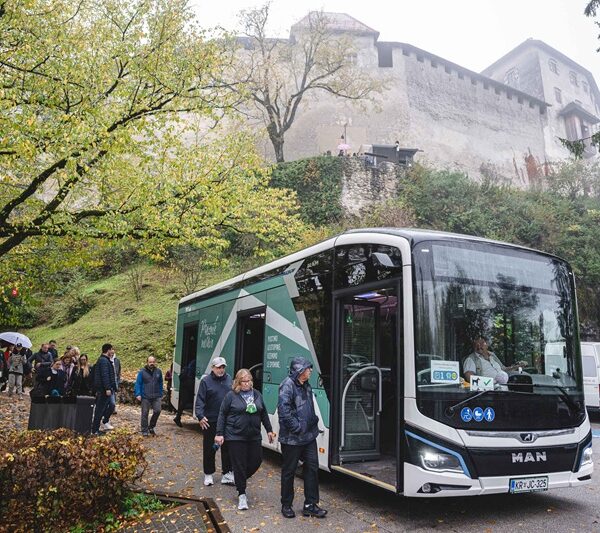 VIP visit to Vintgar Gorge foto Nik Bertoncelj electric MAN bus